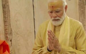 काशी में प्रधानमंत्री मोदी कार्यक्रम में